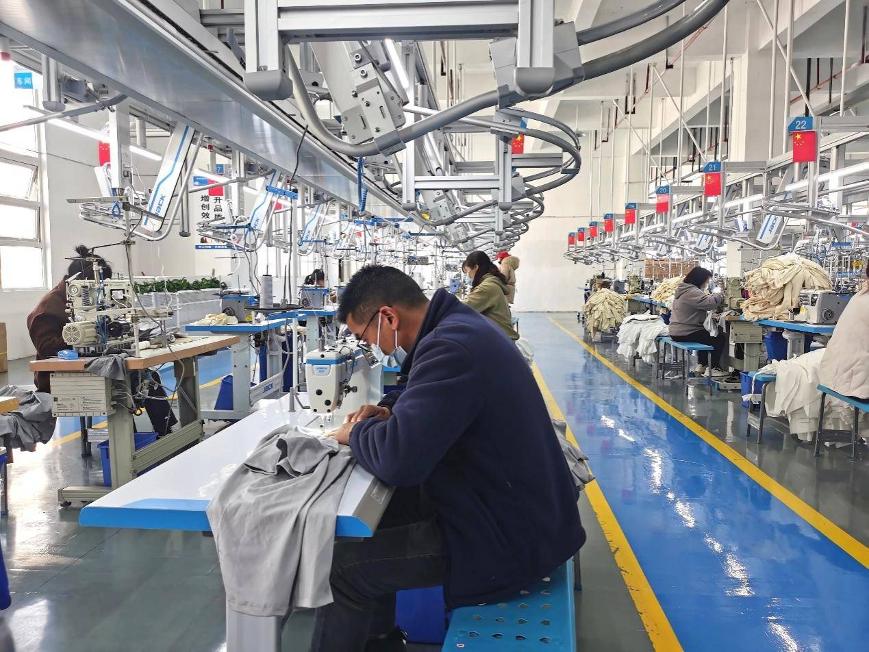 A modern sewing workshop equipped with an intelligent hanging system